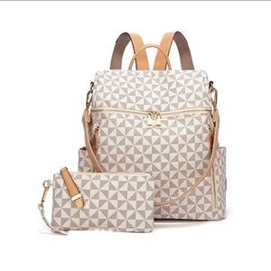 NWT BACKPACK PURSE WITH WRISTLET 2pc